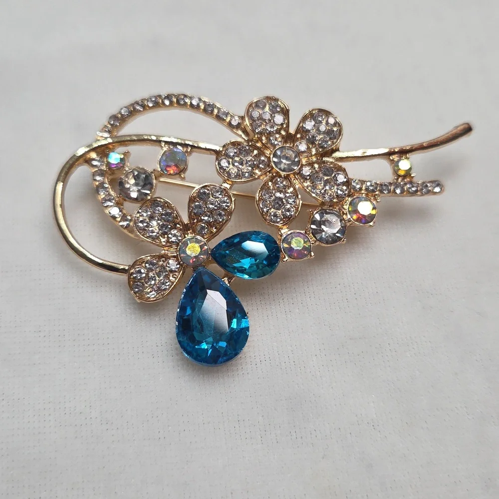 Women's Blue Crystal Floral Brooch Retro Style Pin Rhinestones Sparkling Elegant